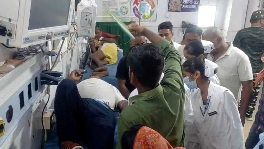 टेंपो पलटने से चालक समेत पांच घायल