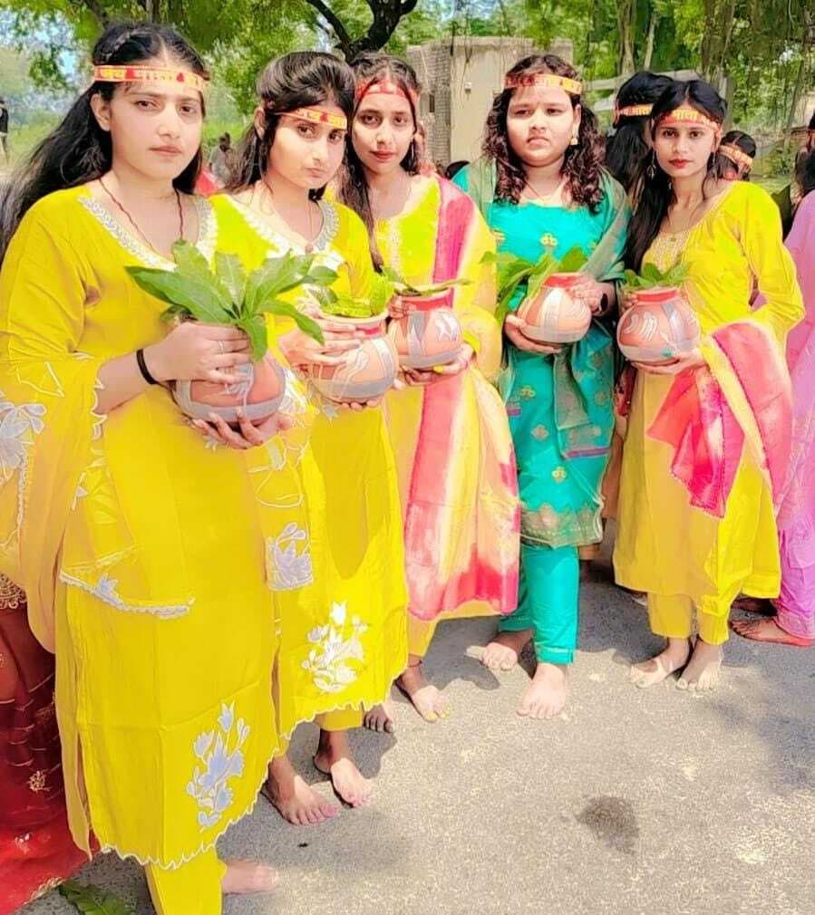 Samastipur : नरघोघी में अष्टयाम महायज्ञ को ले निकली कलश शोभा यात्रा