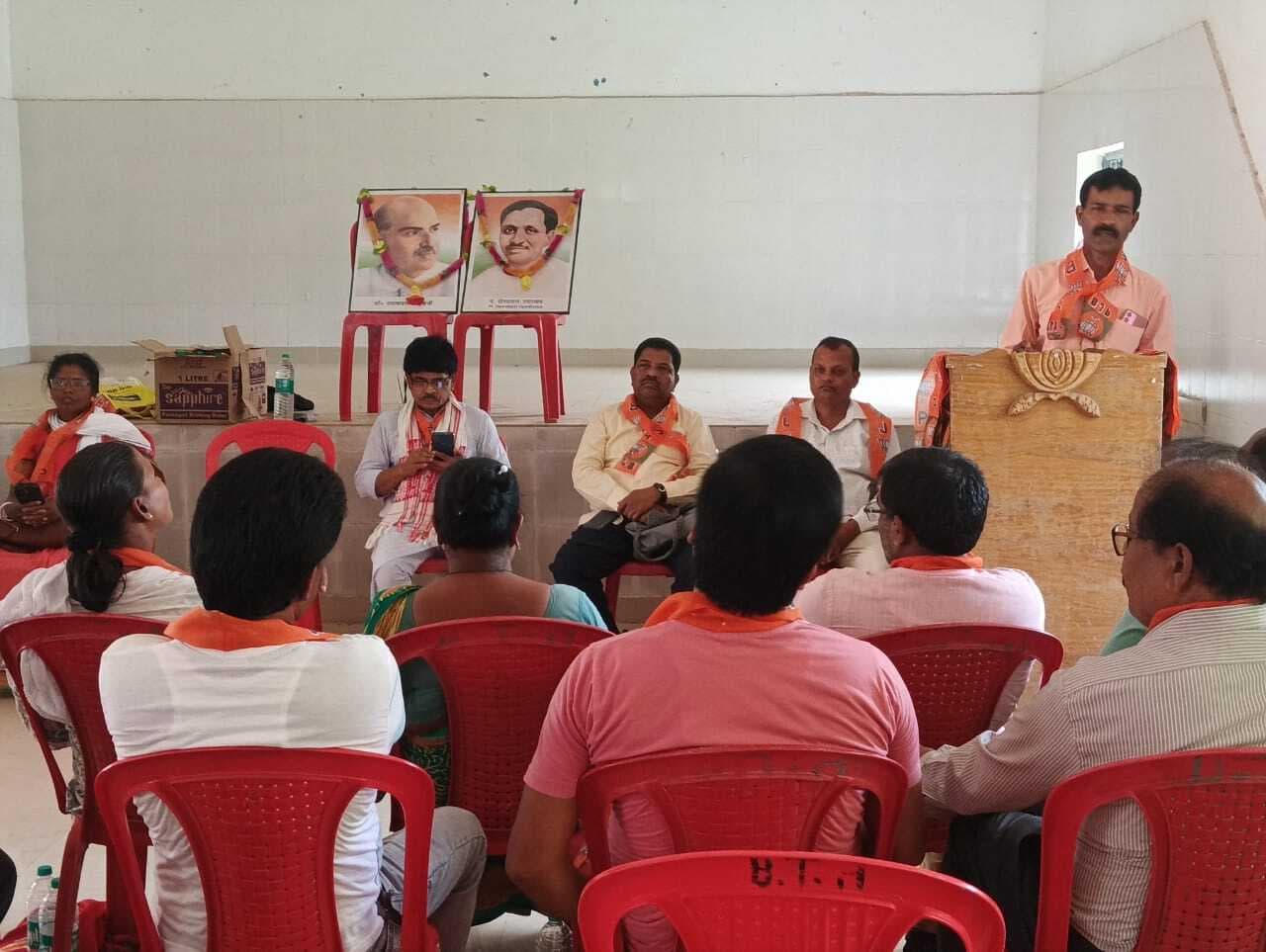 नगर भवन तोरपा में भाजपा की कार्यशाला