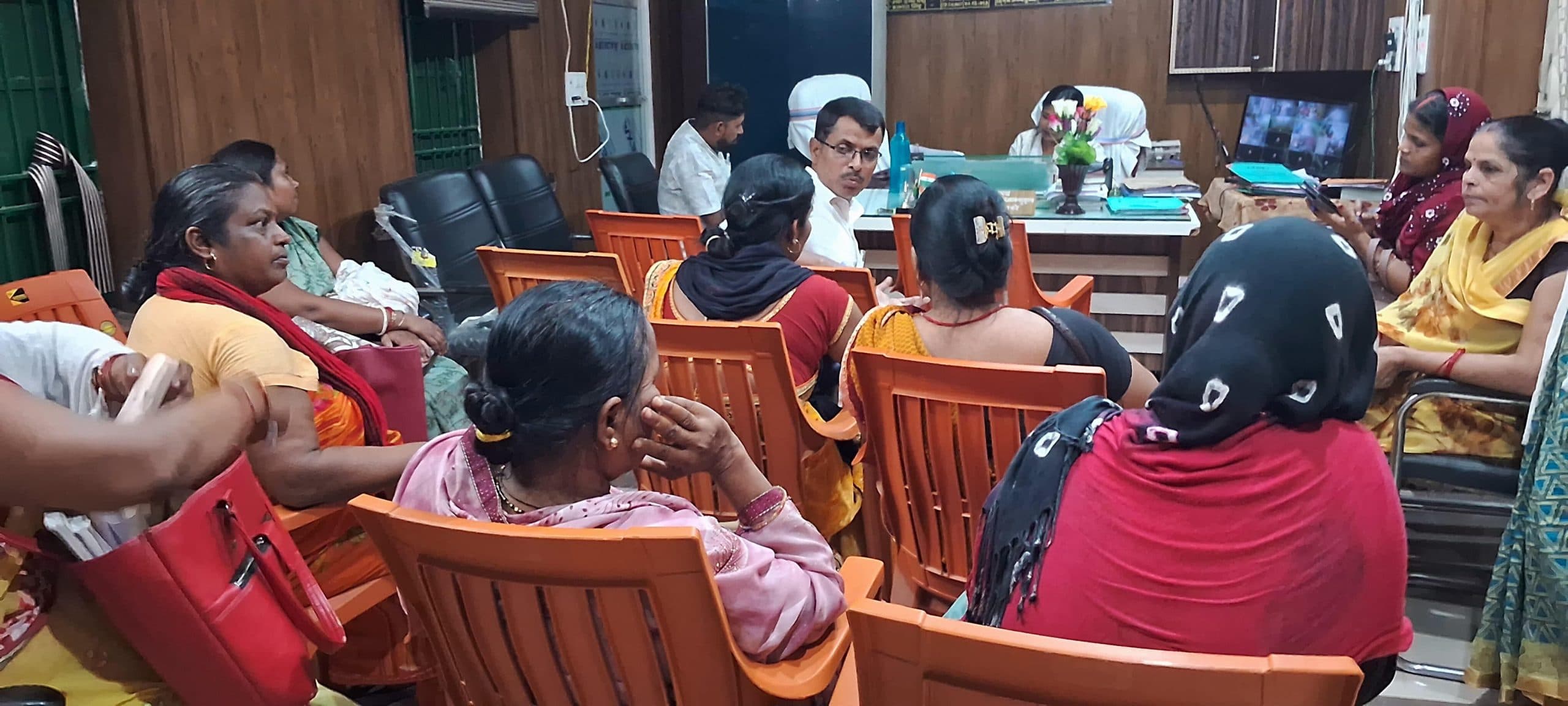 सहार में टीएचआर वितरण में गड़बड़ी को लेकर बीडीओ से की शिकायत