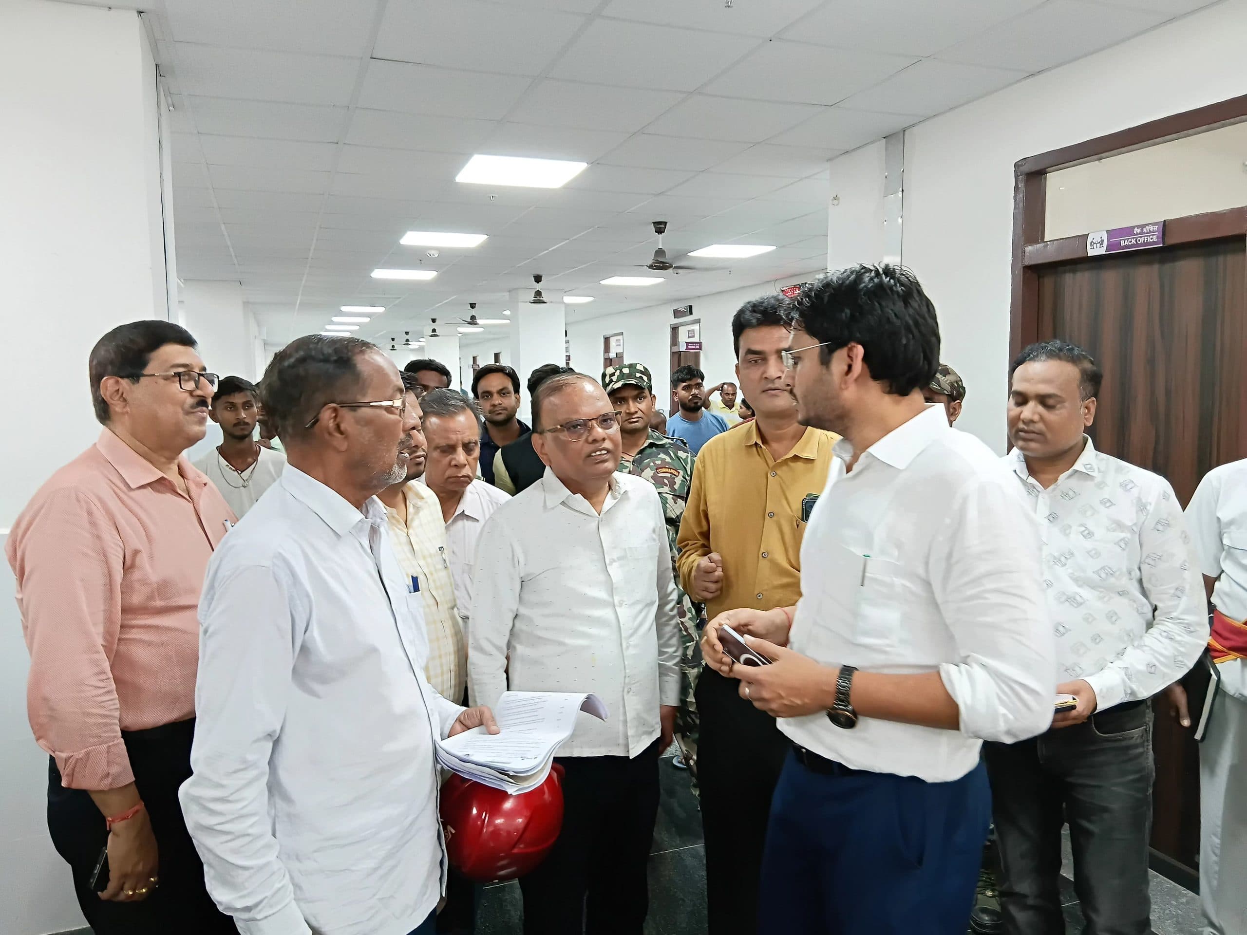 साहब..नर्स नहीं करती अच्छा व्यवहार, चिकित्सक भी नहीं मिलते, कैसे होगा इलाज ?