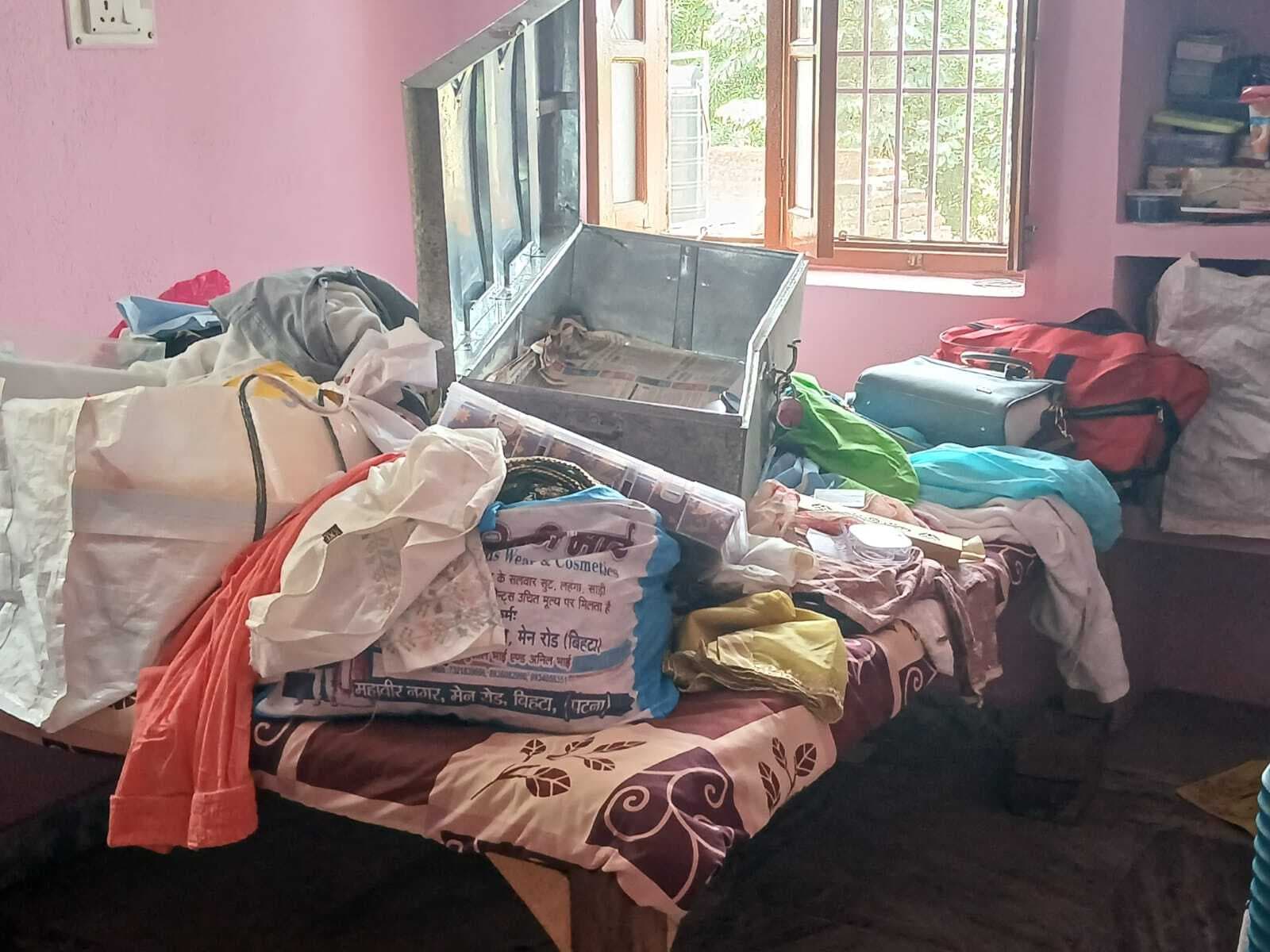 घर में घुसे पांच चोर 25 लाख के गहने लेकर हुए फरार