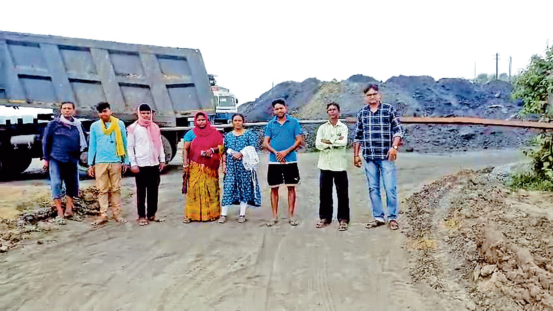 मुआवजा व नौकरी की मांग को लेकर ओसीपी में भूस्वामियों का प्रदर्शन