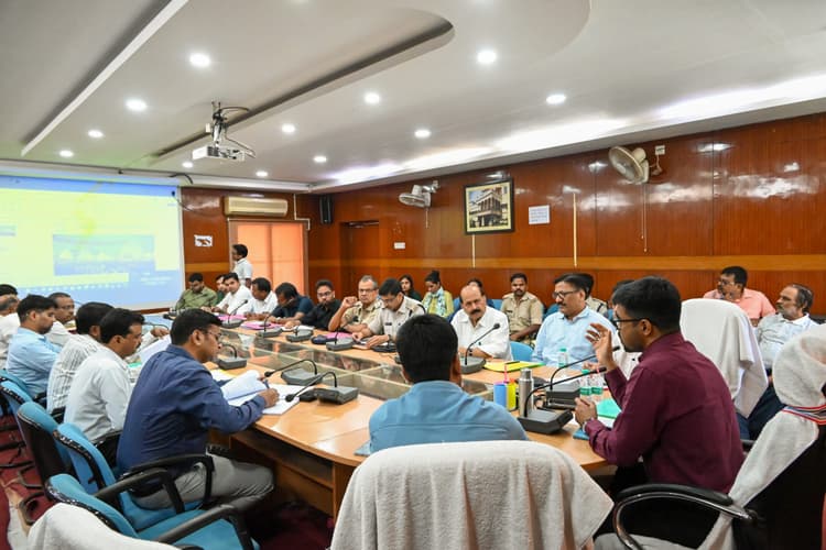 Deoghar News : श्रावणी मेले में क्लब ग्राउंड में बनेगा बासुकिनाथ के लिए वाहनों का पड़ाव स्थल
