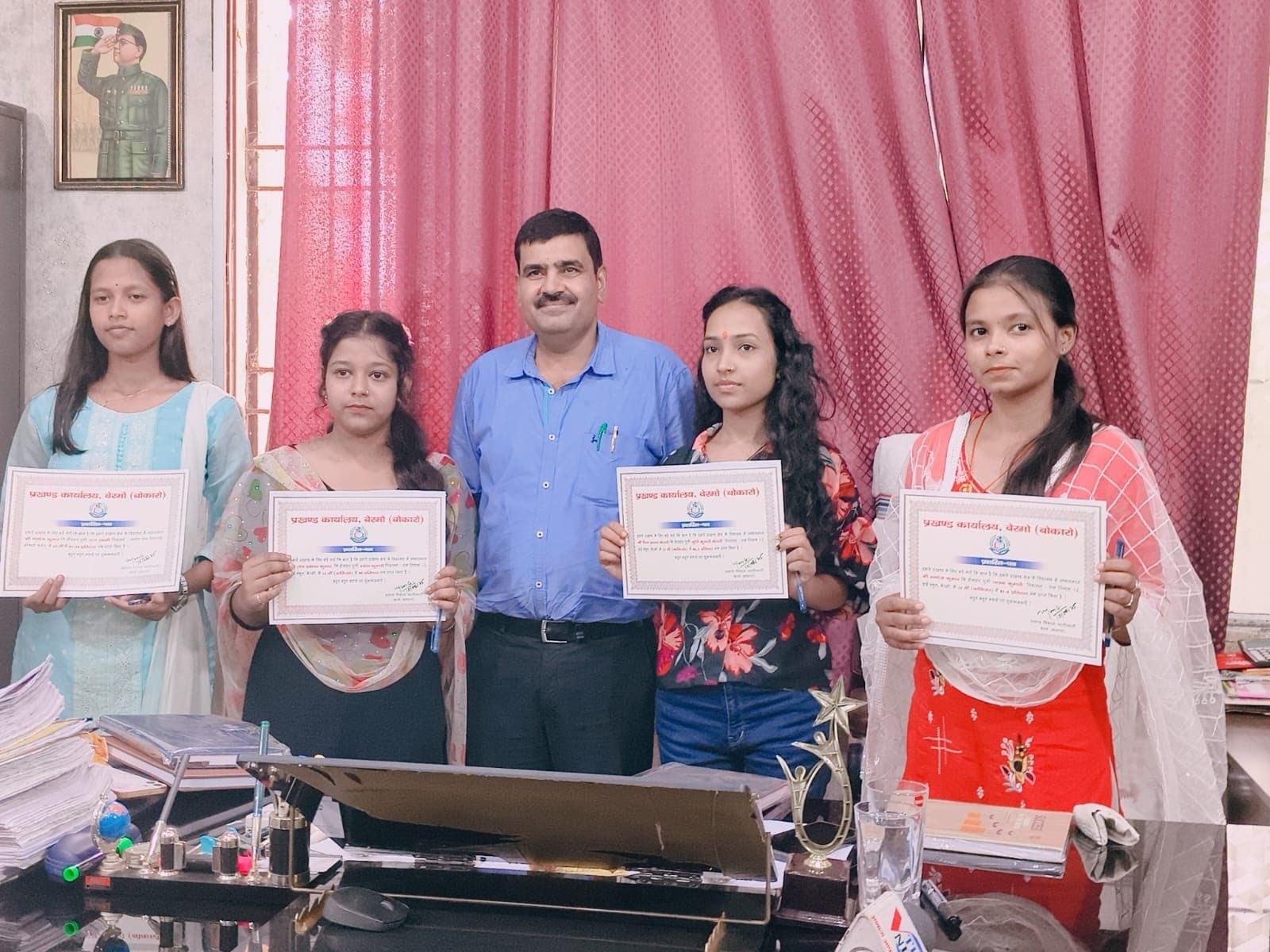 Bokaro News : परीक्षाओं में बेहतर प्रदर्शन करने वाले विद्यार्थी सम्मानित