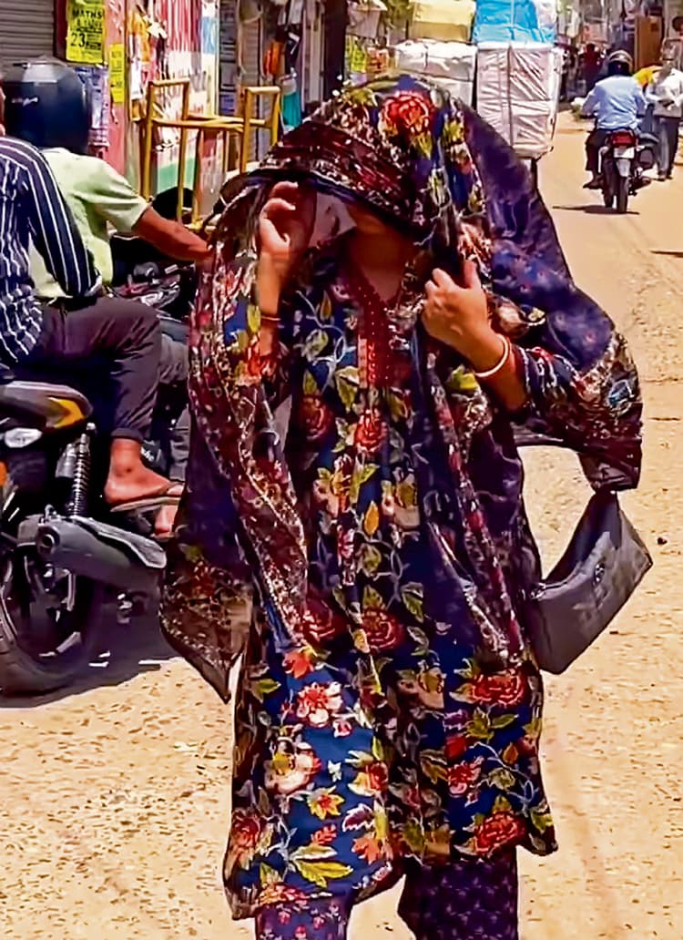 Hajipur News : मौसम की तल्खी ने बढ़ायी बेचैनी, गर्मी से लोग बेहाल