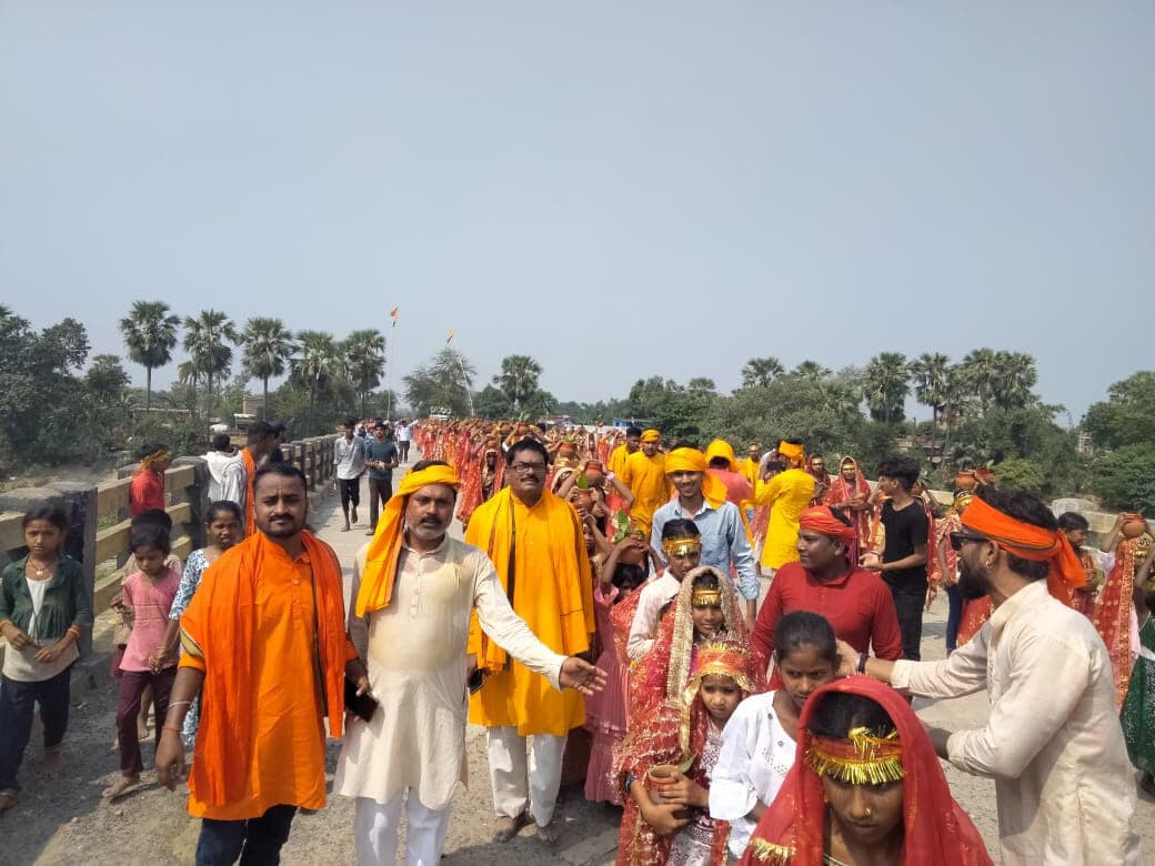 Samastipur : अष्टयाम महायज्ञ को लेकर निकाली गयी कलश यात्रा