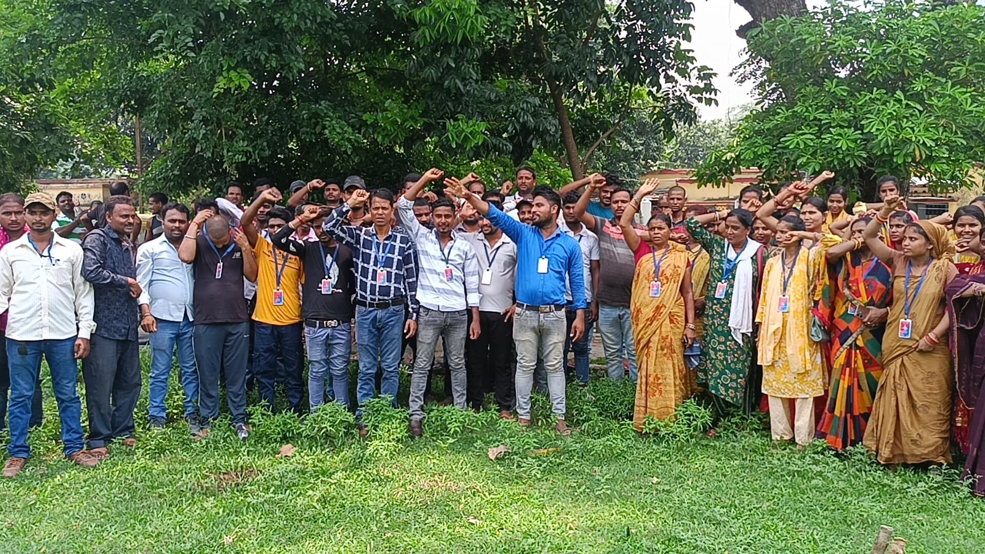 पुलिस मित्रों ने नौ सूत्री मांगों को ले किया प्रदर्शन