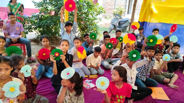 समर कैंप में बच्चों ने सीखा आर्ट एंड क्राफ्ट
