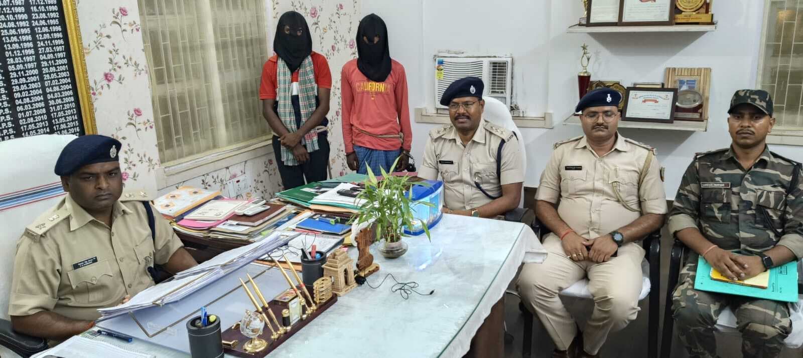 Lead News : काम से हटवाने पर मर्डर करने वाले दो सहकर्मी गिरफ्तार, मर्डर के बाद मृतक के फोन से मांगी थी पांच लाख की फिरौती