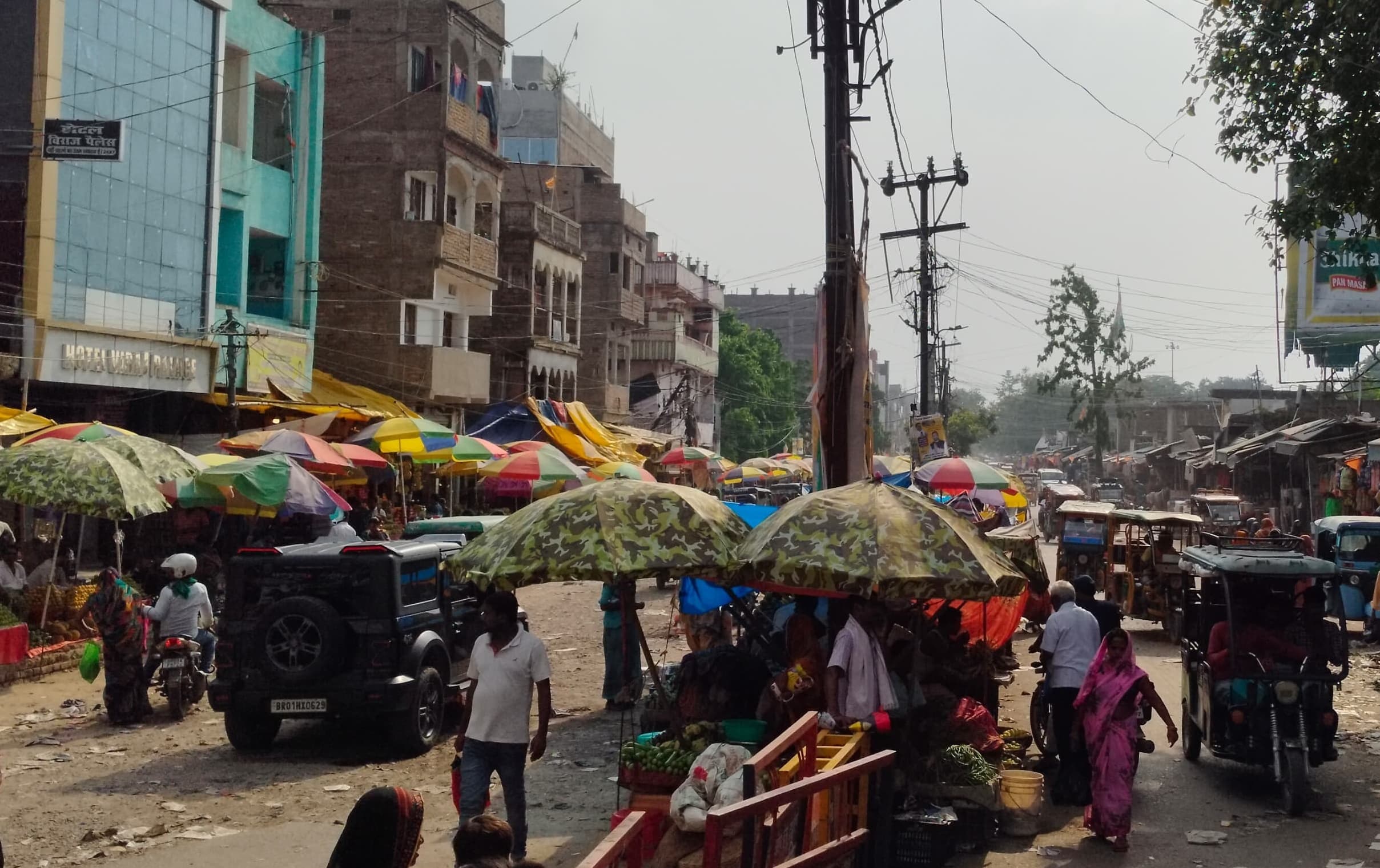 42 डिग्री पर पहुंचा तापमान, भीषण गर्मी में बिजली की आंख मिचौनी से लोग परेशान