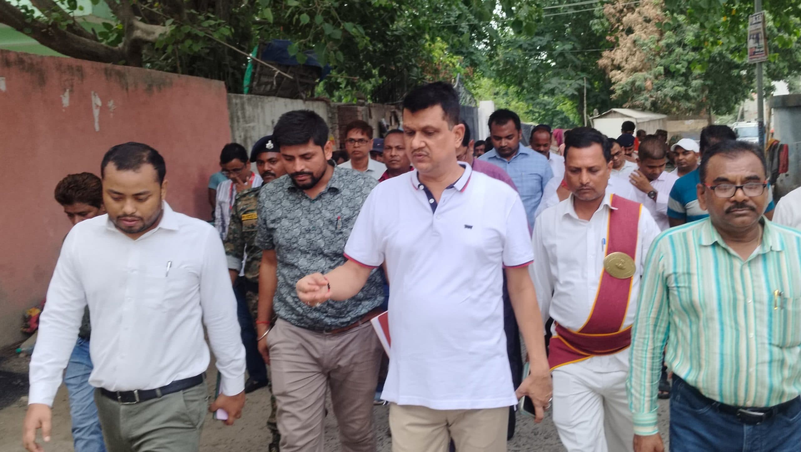 सदर अस्पताल परिसर में नहीं होगी जल जमाव की समस्या, डीएम ने किया निरीक्षण