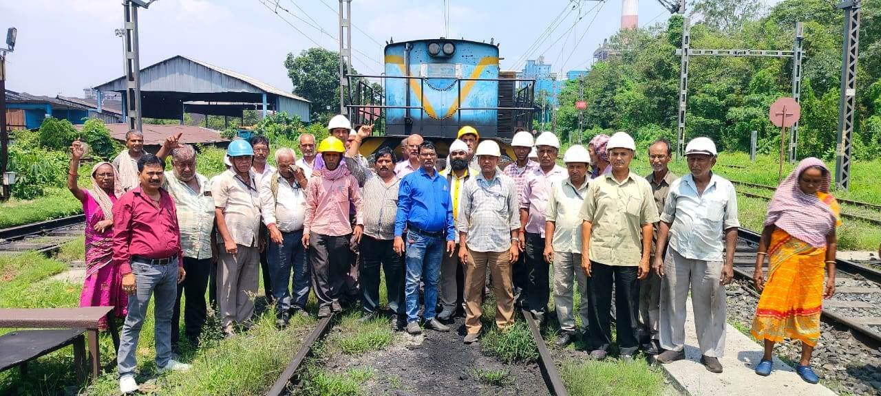 Bokaro News : चंद्रपुरा में सप्लाई मजदूरों का टूल डाउन आंदोलन शुरू