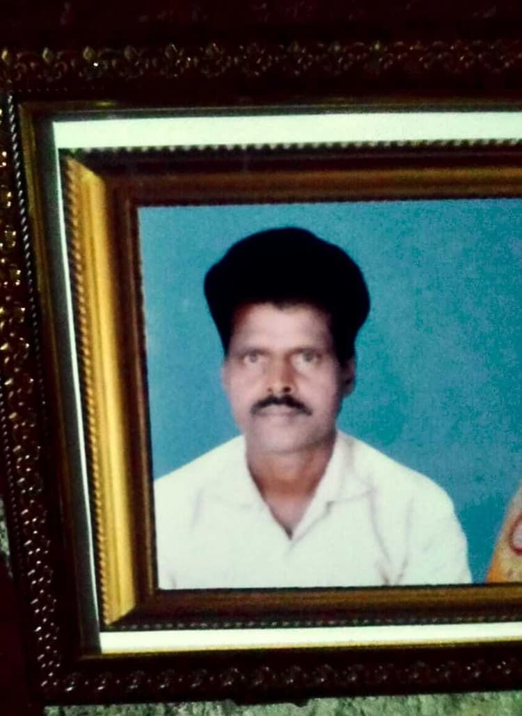 East Singhbhum News : बड़ाजुड़ी पोटाश जंगल में संदिग्ध हालात में पेड़ से लटका शव बरामद
