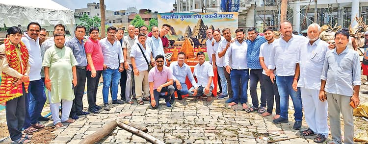 Ranchi News : भारतीय युवक संघ ने पंडाल बनाने के लिए किया भूमि पूजन