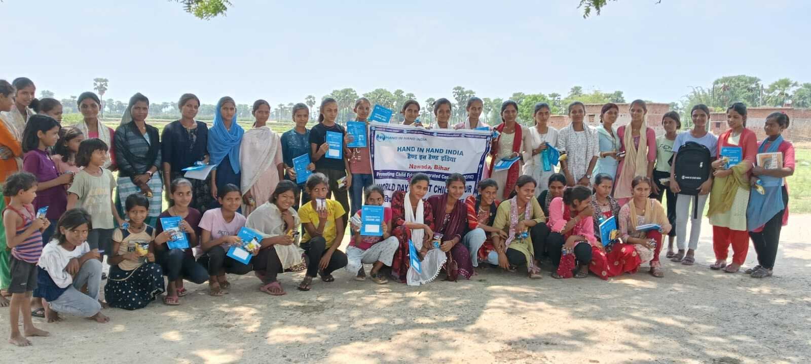 छात्राओं ने पेंटिंग के माध्यम से दिया संदेश