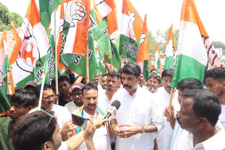 पूर्णिया में बेरोजगारी के सवाल पर कांग्रेस का रोषपूर्ण प्रदर्शन, जमकर की नारेबाजी