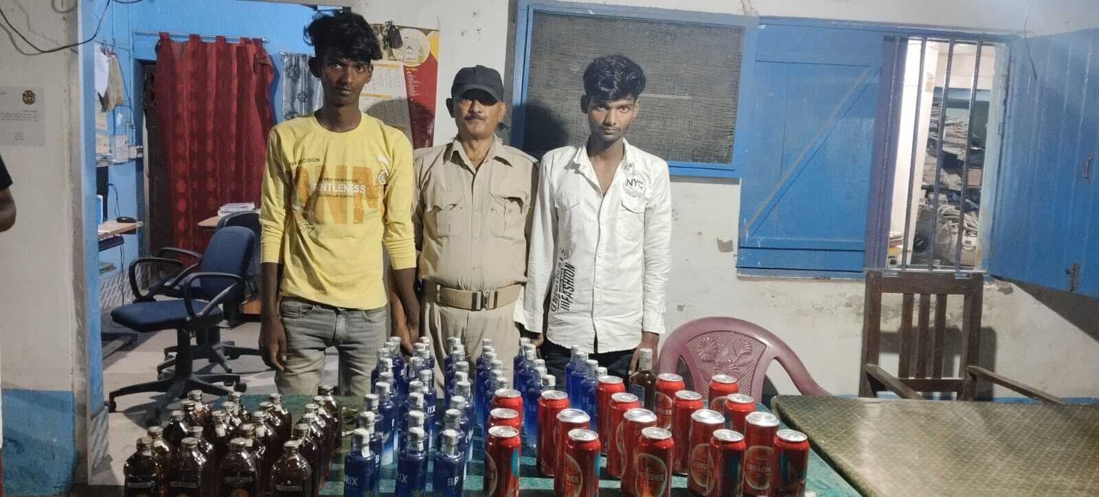 83 बोतल अवैध शराब बरामद, दो तस्कर गिरफ्तार