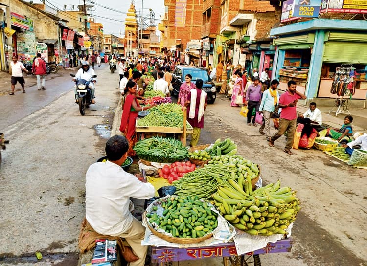 jehanabad News : अप्रोच मार्ग पर सुबह होते ही सज जाती हैं दुकानें