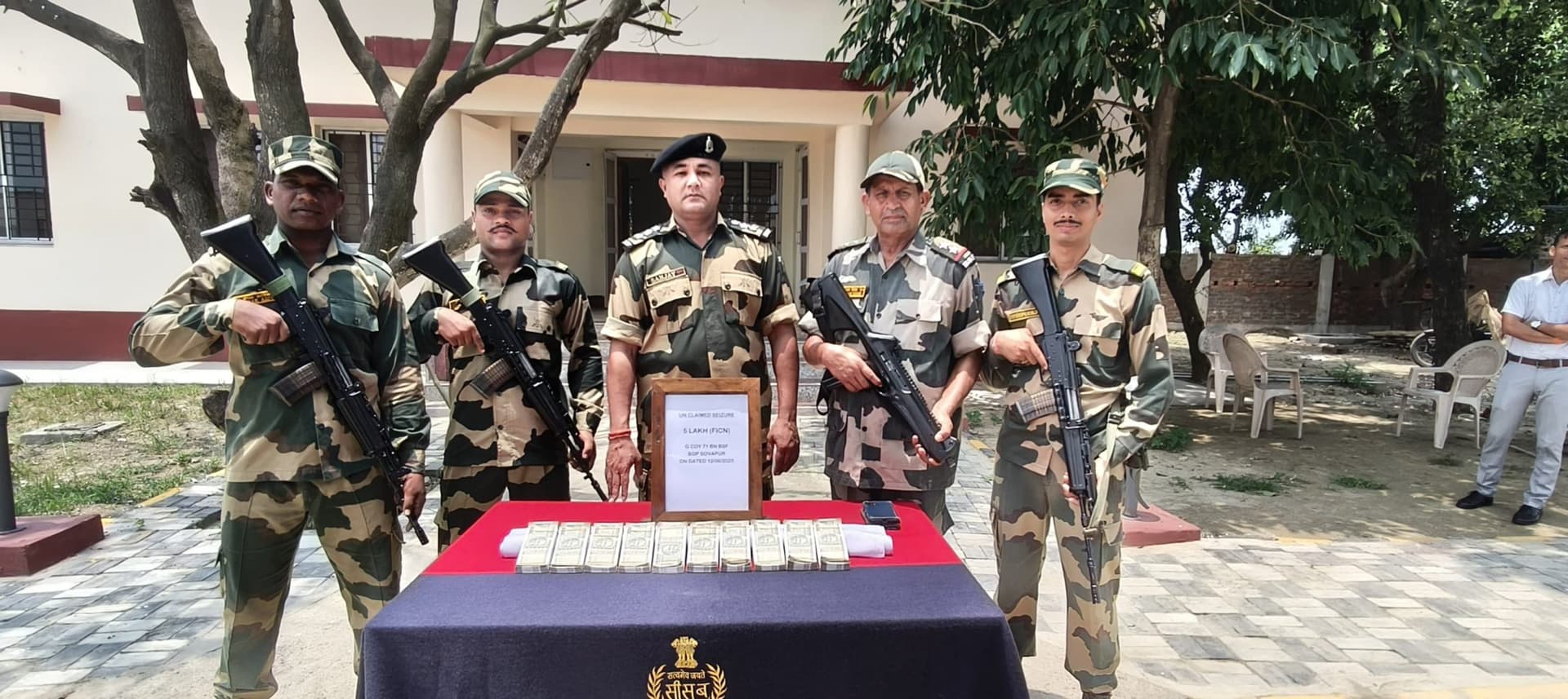 बीएसएफ ने भारत-बांग्लादेश सीमा से पांच लाख नकली नोट किया जब्त