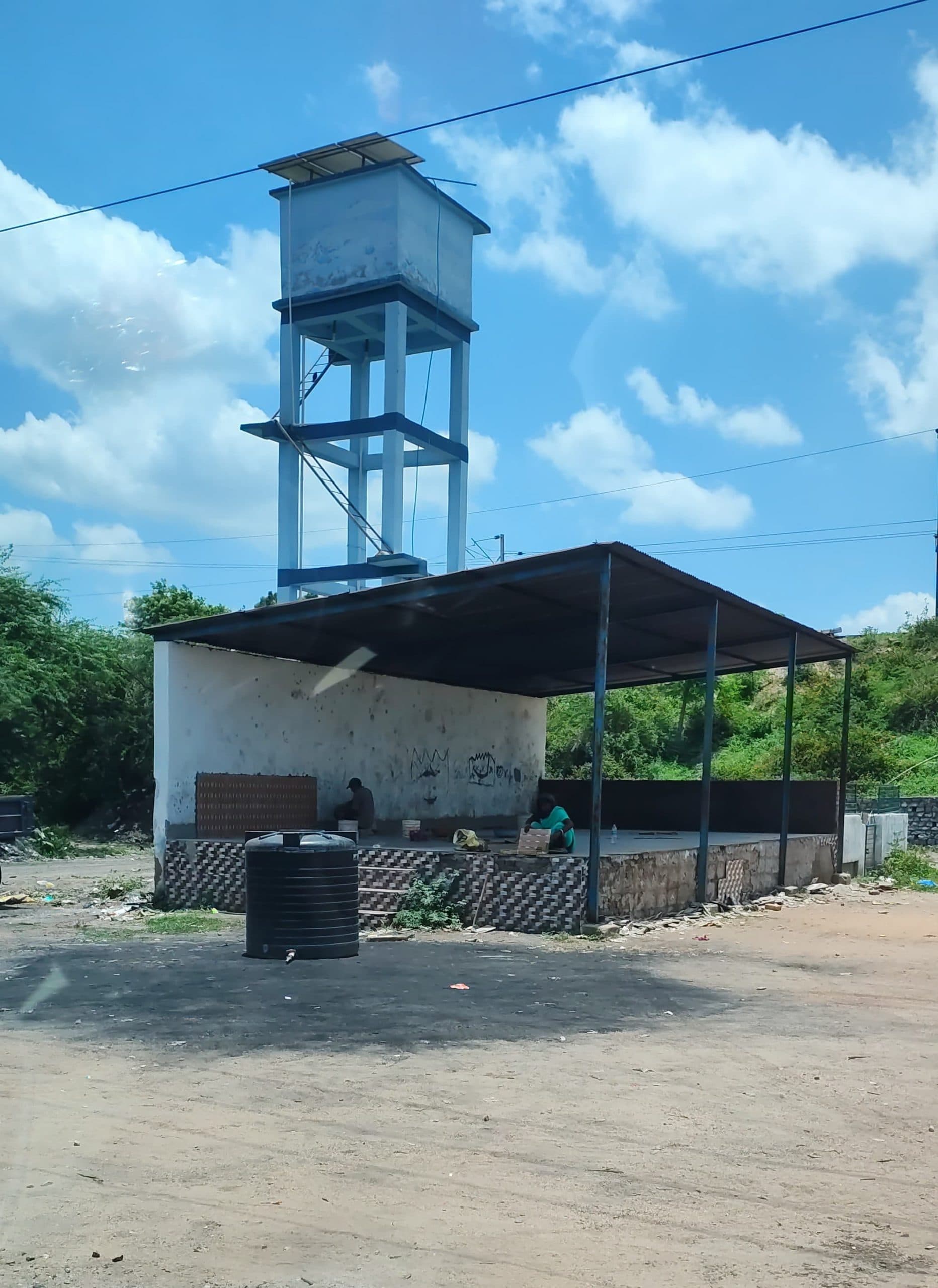 ख ::::::: वार्षिक मरम्मत के मद का पैसा मतलब के अनुसार कर रहे हैं खर्च