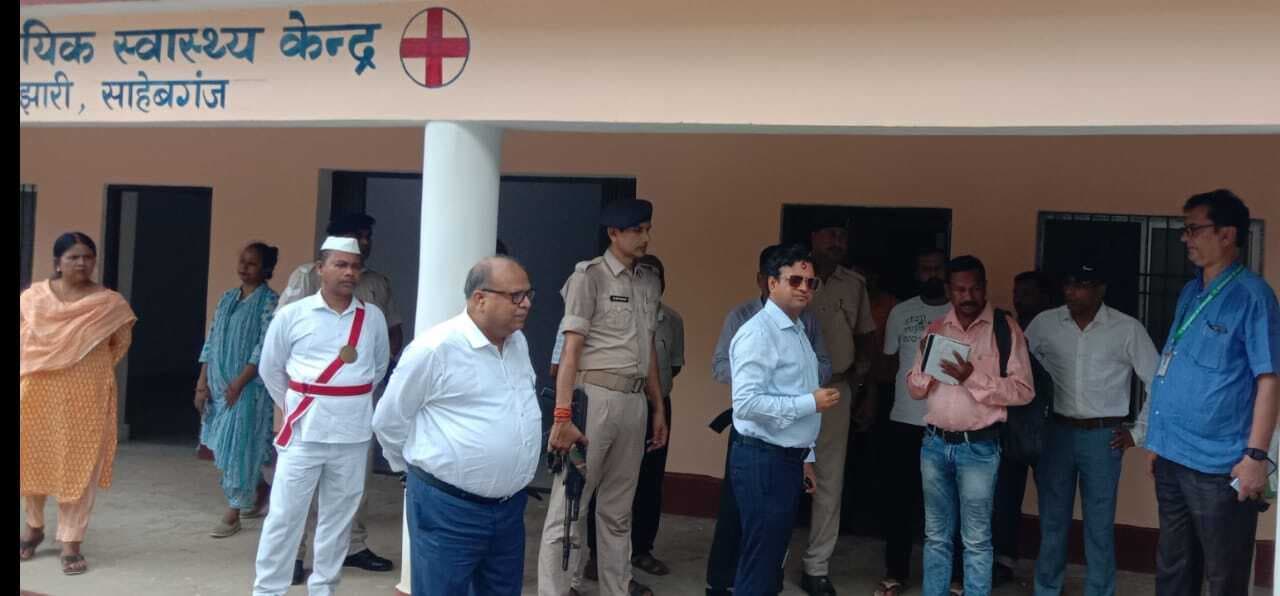 तालझारी में निर्माणाधीन सीएचसी का डीसी ने किया निरीक्षण