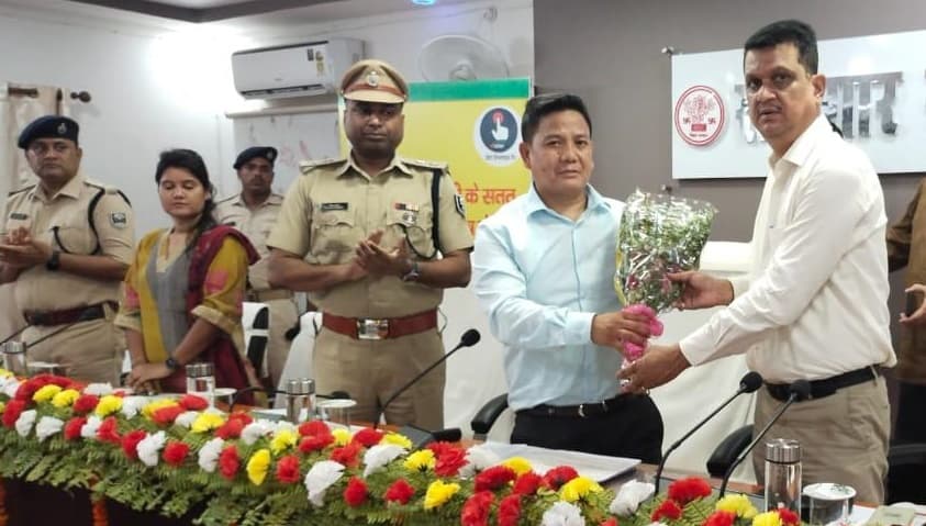 मतदाताओं का नाम जोड़ने व हटाने के लिए सभी बीएलओ प्रतिदिन डोर-टू-डोर करें सर्वेक्षण