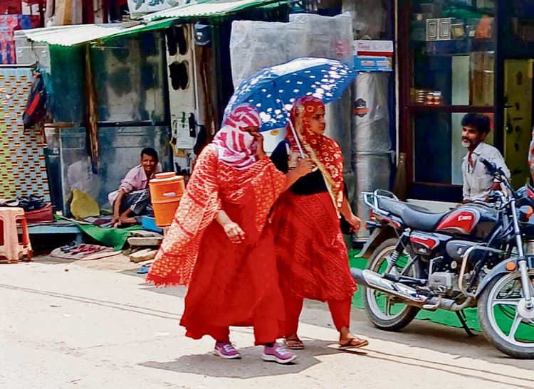 Gopalganj News : आषाढ़ के पहले दिन भीषण गर्मी से धधक उठी धरती, तन-मन झुलसा