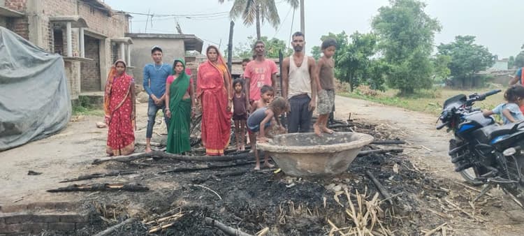 आग से चार घर जले, लाखों की क्षति