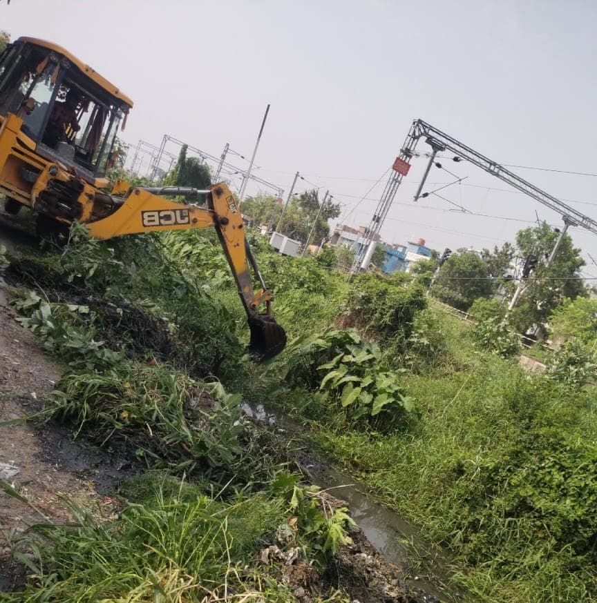 Madhubani News : शहर के पानी की निकासी के लिए केनाल उड़ाही का काम शुरू