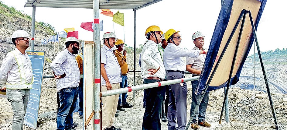 इसीएल के निदेशक-तकनीक ने किया कुनुस्तोड़िया का दौरा