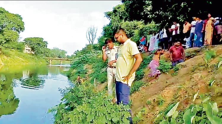 दुर्गापुर: दामोदर फीडर केनाल में युवक का शव मिला, मौत के कारणों पर सस्पेंस