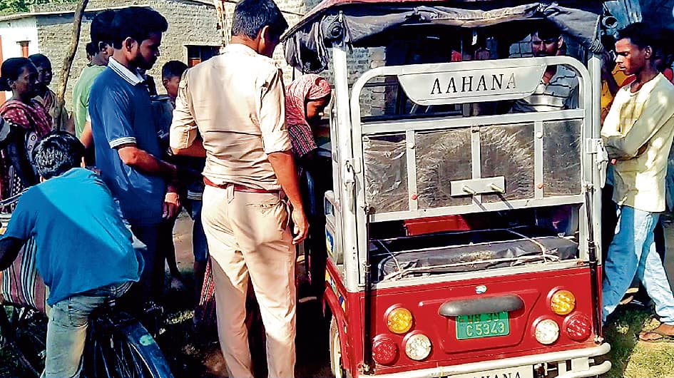 टोटो की बैटरी चोरी से नतून पल्ली बस्ती में आक्रोश, दो युवक हिरासत में