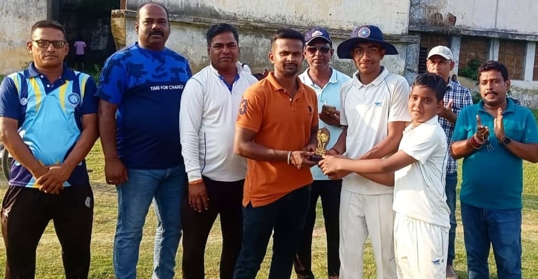 Bokaro News : 11 स्टार सब जूनियर व उज्जवल क्रिकेट कोचिंग अकादमी की टीम सेमीफाइनल में