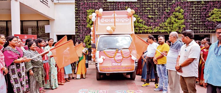 Rourkela News: राउरकेला नगर निगम ने विकास वाहन रवाना किया, सरकार की जनहित योजनाओं की लोगों को देगा जानकारी