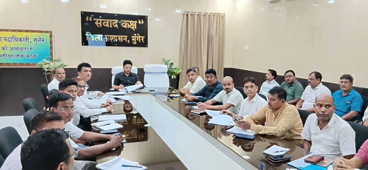 मासिक बैठक के पूर्व सीएस साप्ताहिक समीक्षा कर सभी रिपोर्ट रखें तैयार : डीएम