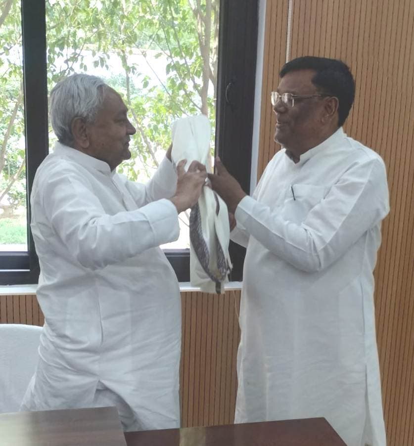 Bhagalpur news ग्रीन फील्ड एयरपोर्ट का कार्य हो शुरू कराने को ले सीएम से मिले विधायक