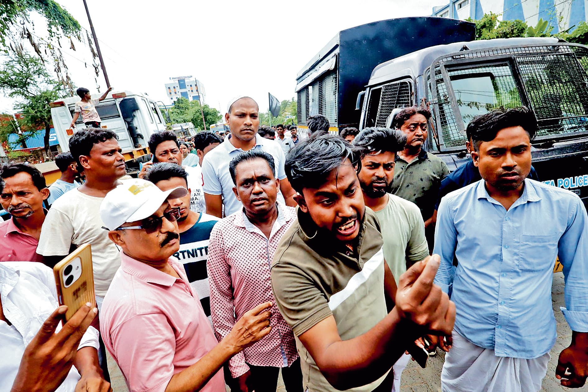 नादियाल : अशांति फैलाने व पुलिस पर हमले में चार एफआइआर दर्ज