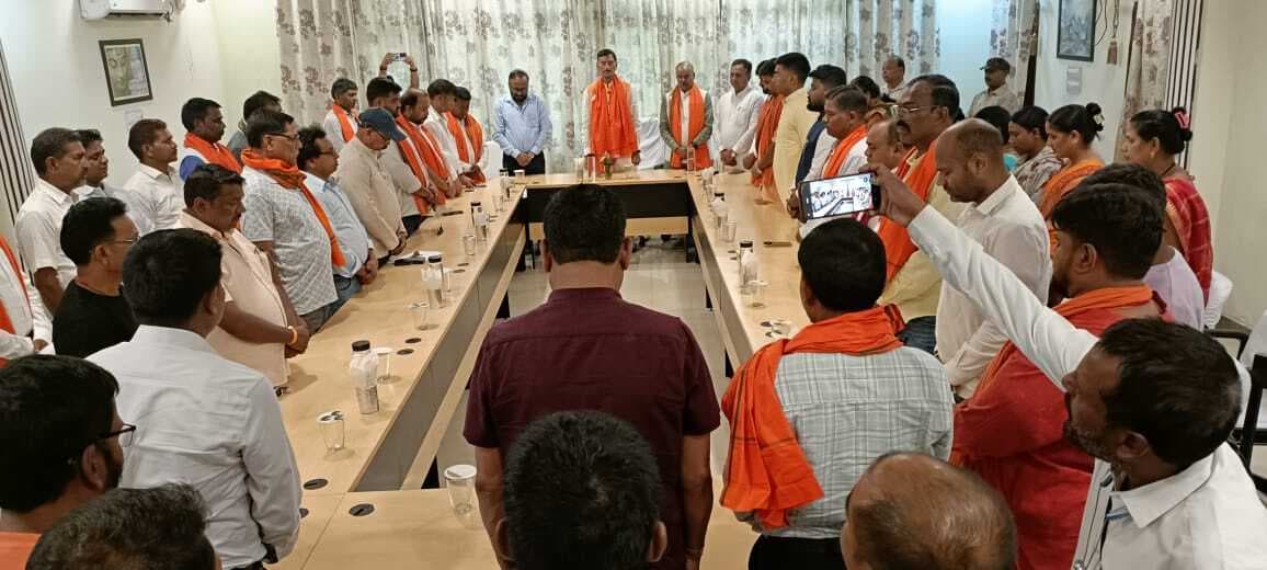 विमान हादसे में मारे गये लोगों को दी श्रद्धांजलि