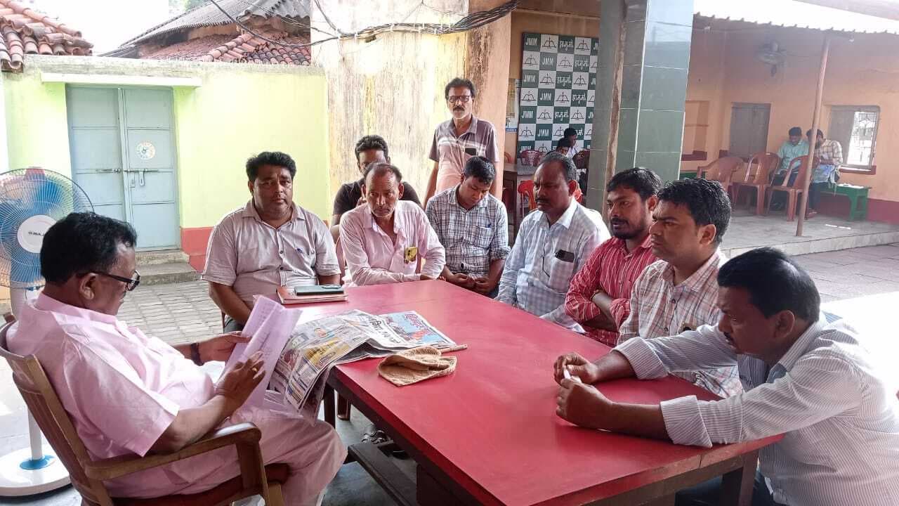 बैंक की शाखा हटाने के फैसले का ग्रामीणों ने किया विरोध