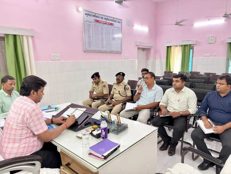 सदर एसडीओ ने अतिक्रमण और यातायात व्यवस्था को लेकर की बैठक