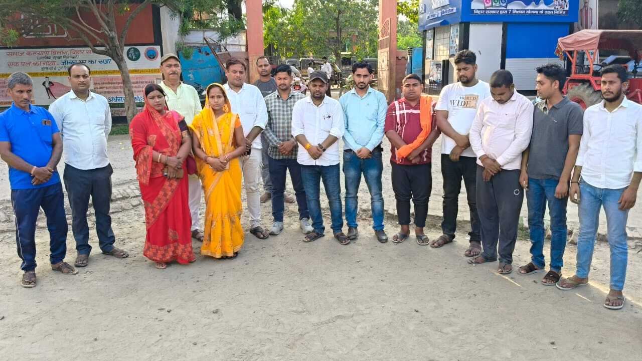 विमान हादसे में जान गंवाने वाले लोगों को दी श्रद्धांजलि