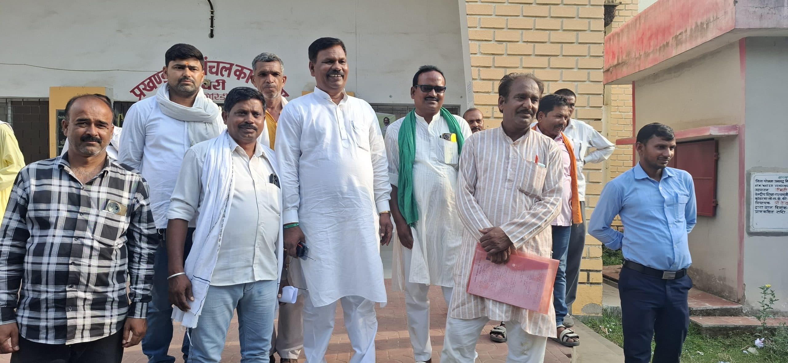 Giridih News:पूर्व विधायक केदार हाजरा ने किया गांवों का दौरा