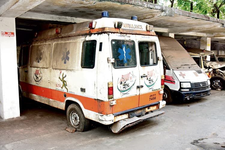 Jamshedpur News : एमजीएम : एक करोड़ की कार्डियक एंबुलेंस एक दिन भी चले बिना कंडम घोषित, 7 अन्य एंबुलेंस भी बेकार