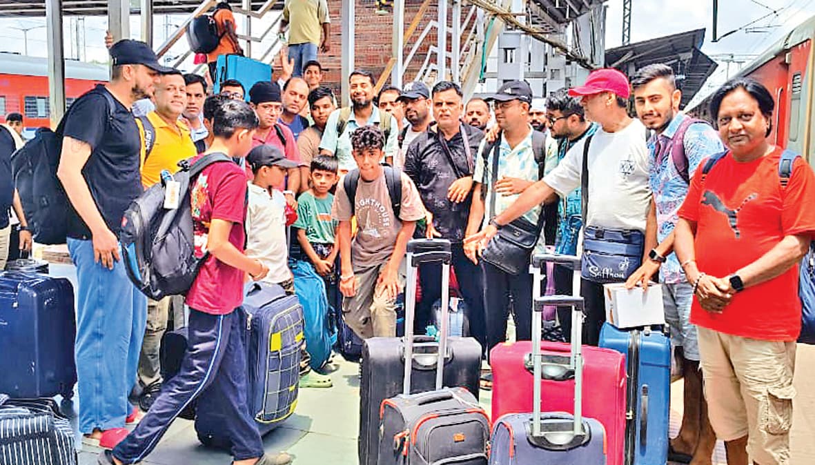 ranchi news : श्री हेमकुंड साहिब जी की यात्रा से रांची लौटा 170 श्रद्धालुओं का जत्था