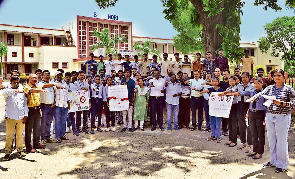 Dhanbad News: मादक पदार्थों के खिलाफ अभियान चलाने का संकल्प