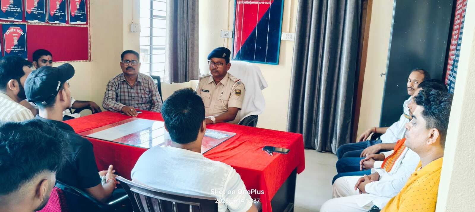 बिना हेलमेट व सीटबेल्ट वाले वाहन चालकों को पेट्रोल न दें : थानाध्यक्ष