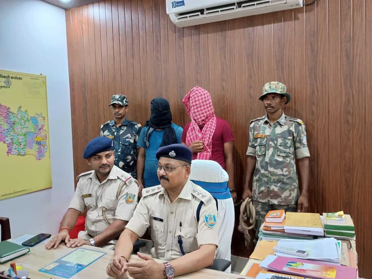 मवेशी व्यापारी से 6.45 लाख लूट मामले में दो आरोपी गिरफ्तार, 25 हजार रुपये नकद व बाइक बरामद