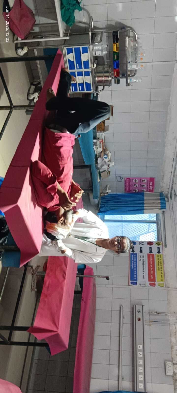 ट्रेनी एएनएम के सहारे घायलों का हो रहा इलाज