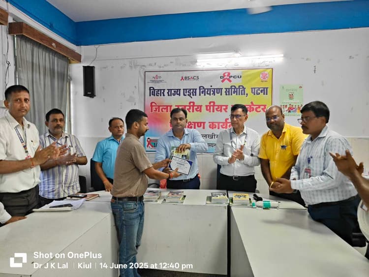 जिलास्तरीय पीयर एजुकेटर प्रशिक्षण,पुरस्कार एवं प्रशस्ति पत्र मिला